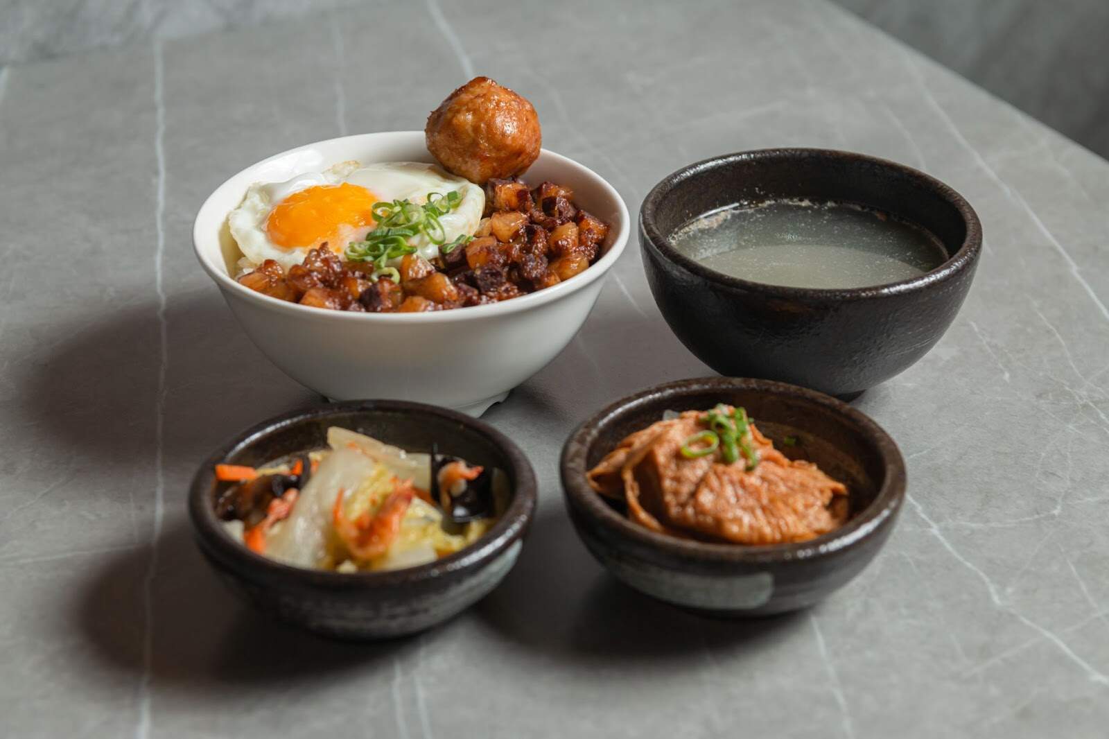 西屯美食餐廳 - 烏竹樓 OT Kitchen 流心手切黑豚滷肉飯定食餐點照
